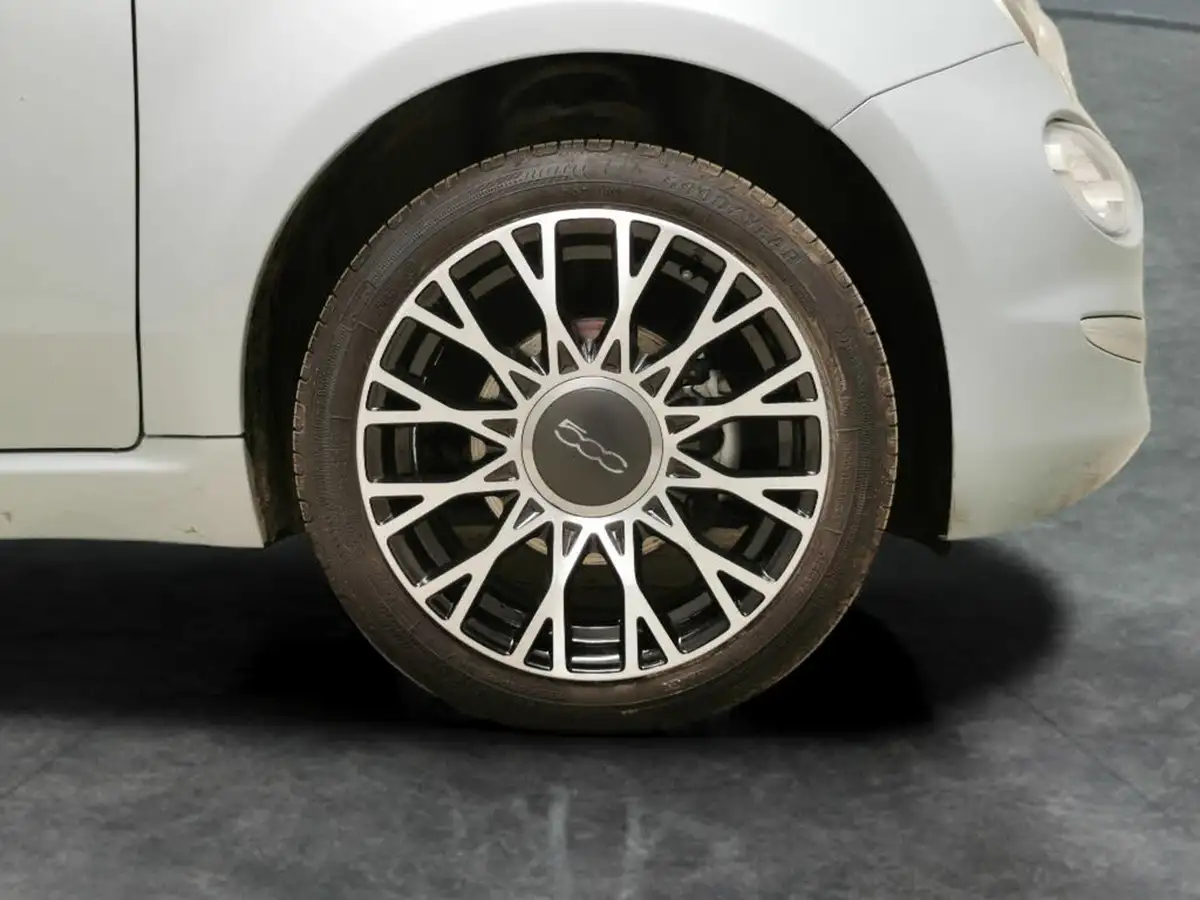 2024-fiat-500-10-top-big-17