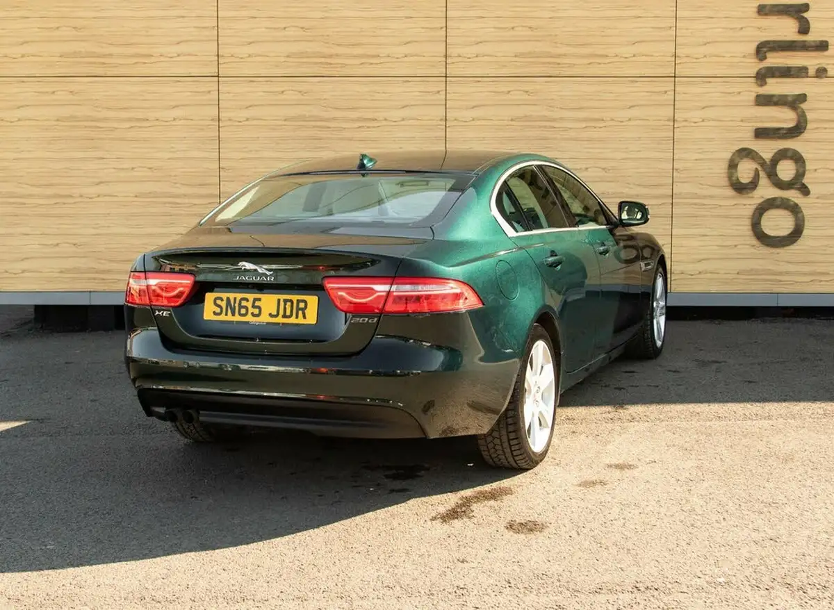 2016-jaguar-xe-20td-portfolio-180ps-auto-big-2