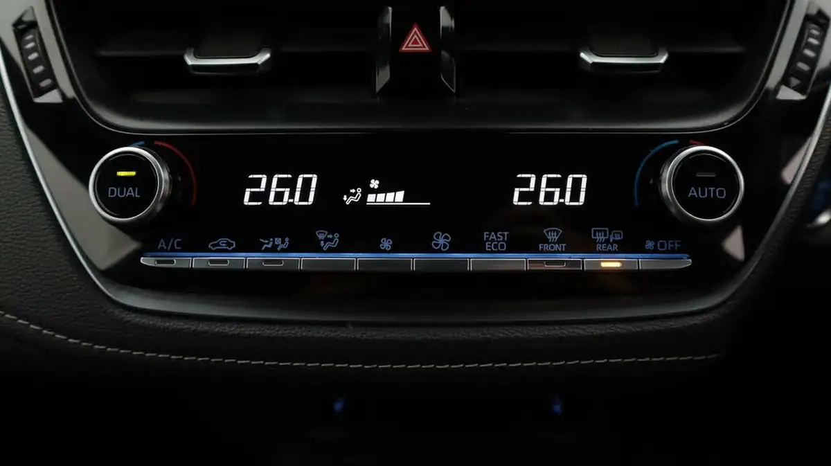 2021-toyota-corolla-18-vvt-i-icon-tech-spare-wheel-touring-sports-5d-big-12