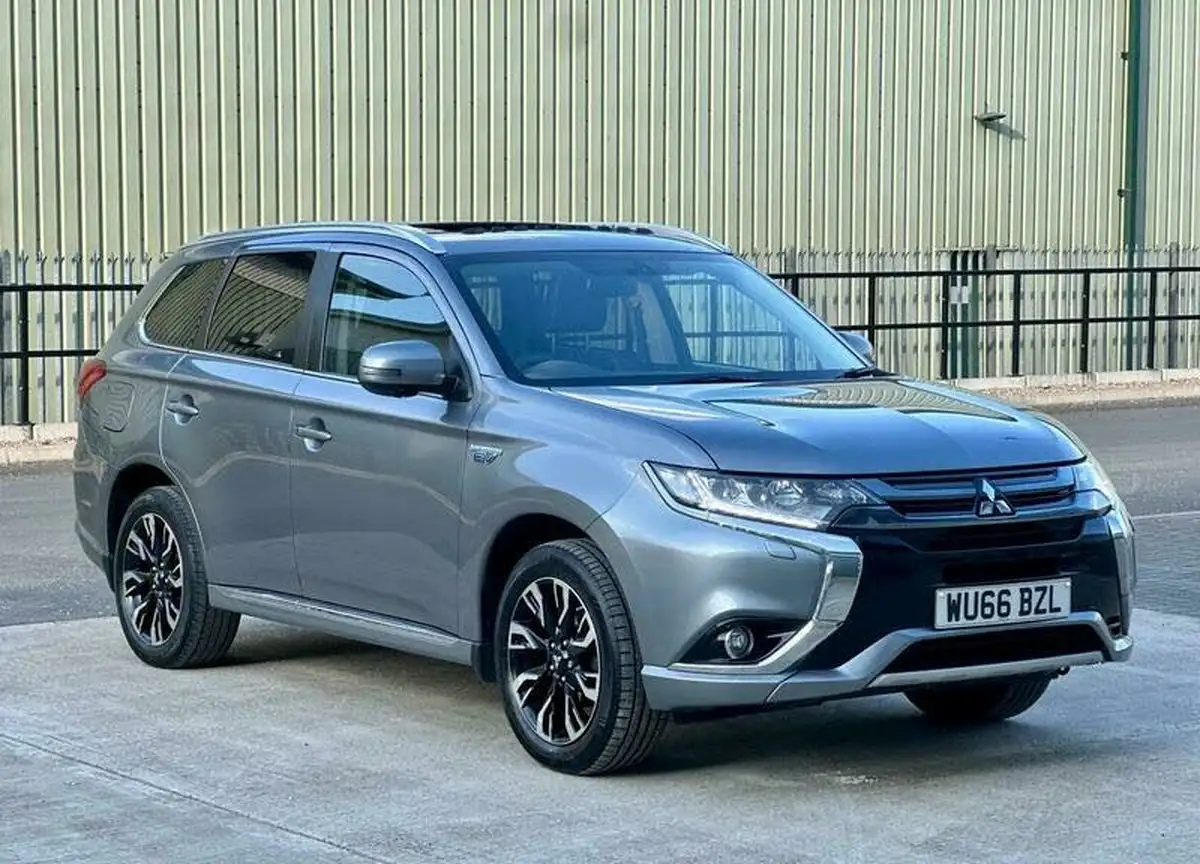 2016-mitsubishi-outlander-20-gx4h-phev-big-58