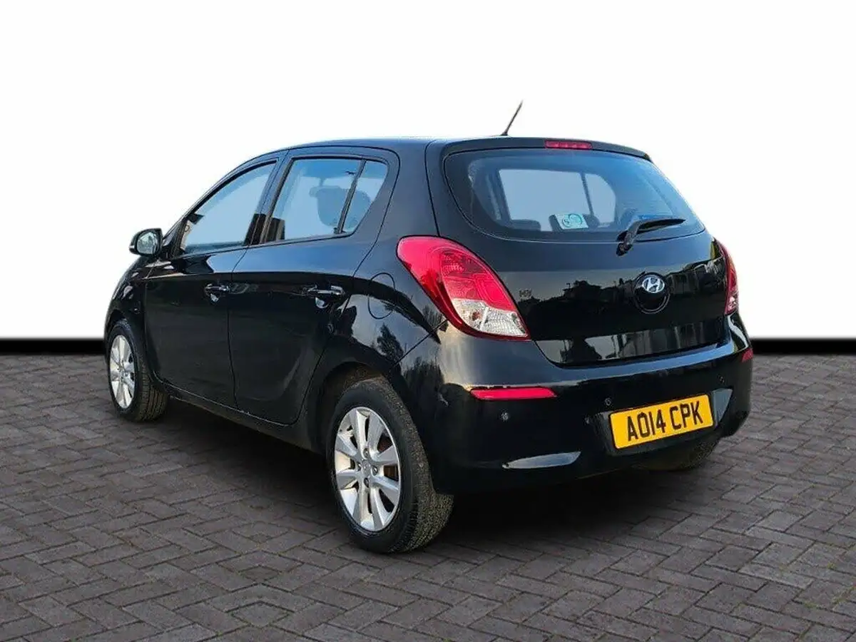 2014-hyundai-i20-14-active-100ps-auto-big-6
