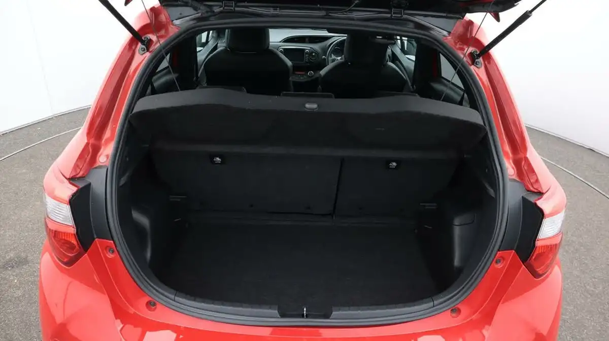 2020-toyota-yaris-15-vvt-i-gr-sport-big-17