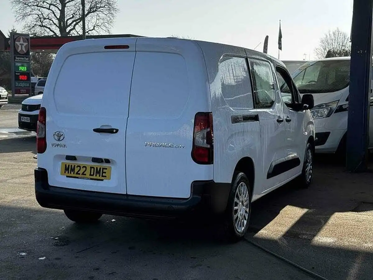 2022-toyota-proace-city-15d-icon-l2-big-12