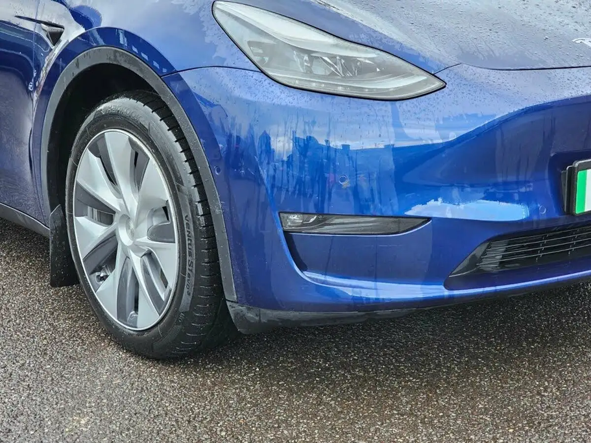 2022-tesla-model-y-e-long-range-big-35