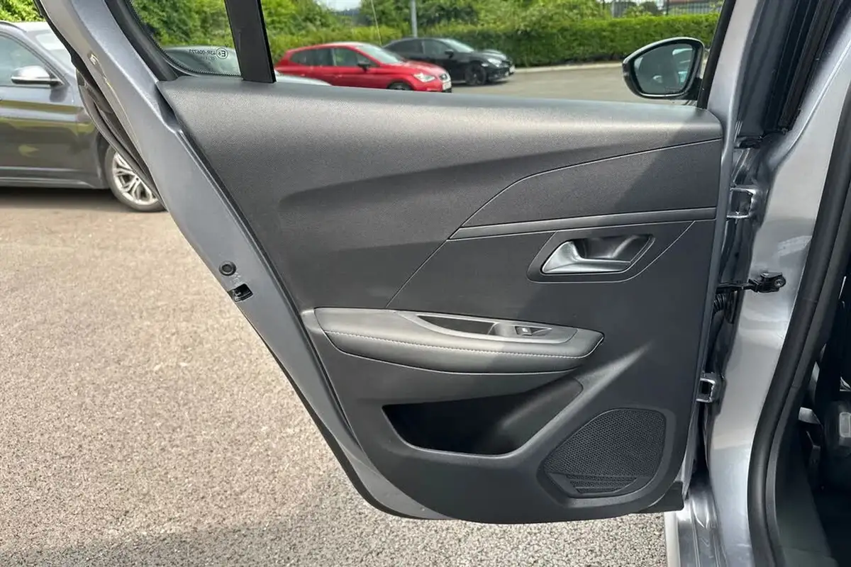 2024-peugeot-208-e-e-style-big-34