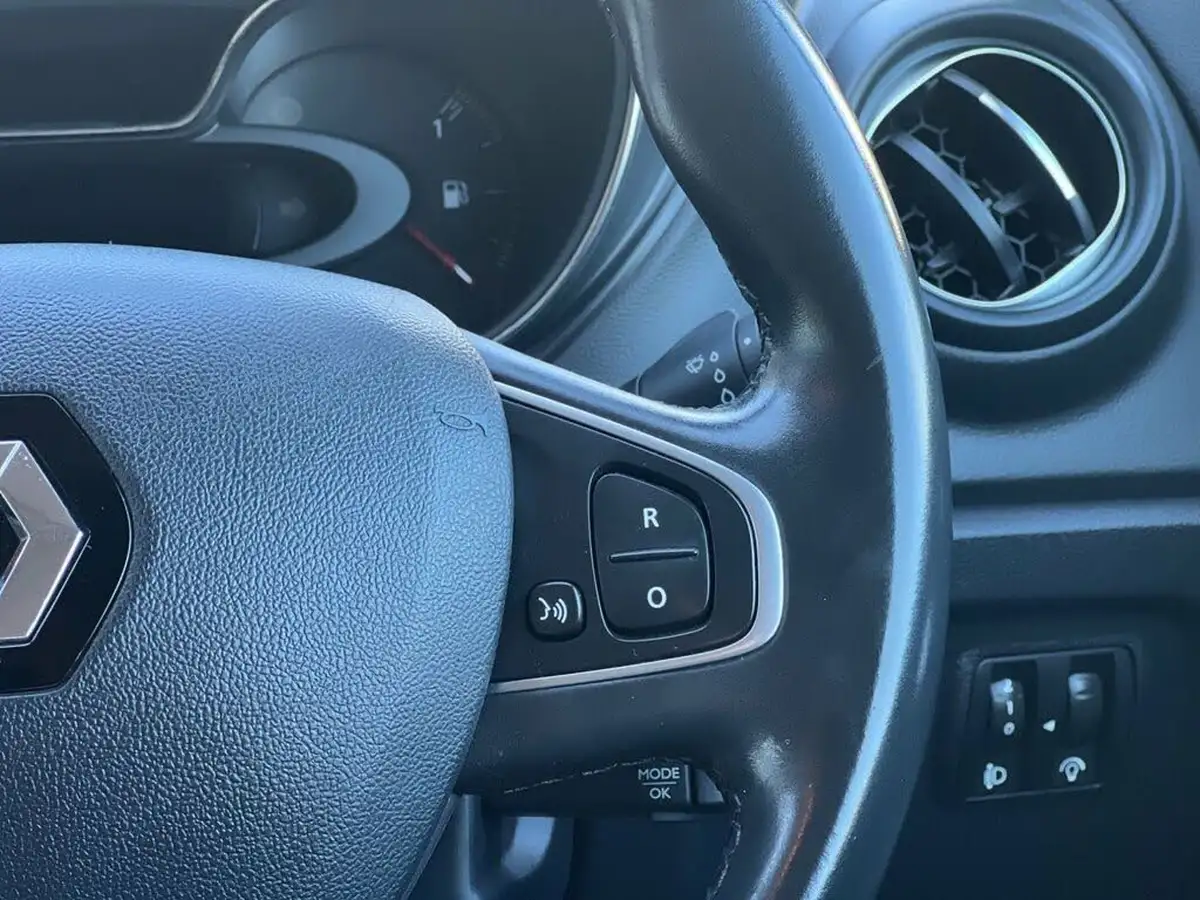 2018-renault-captur-09-tce-dynamique-s-nav-big-18