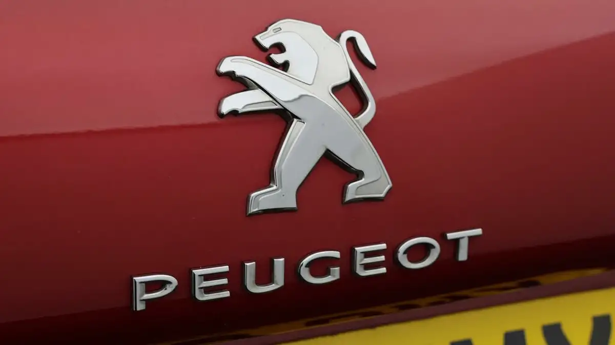 2019-peugeot-2008-suv-12-puretech-gt-line-110bhp-eat6-big-19