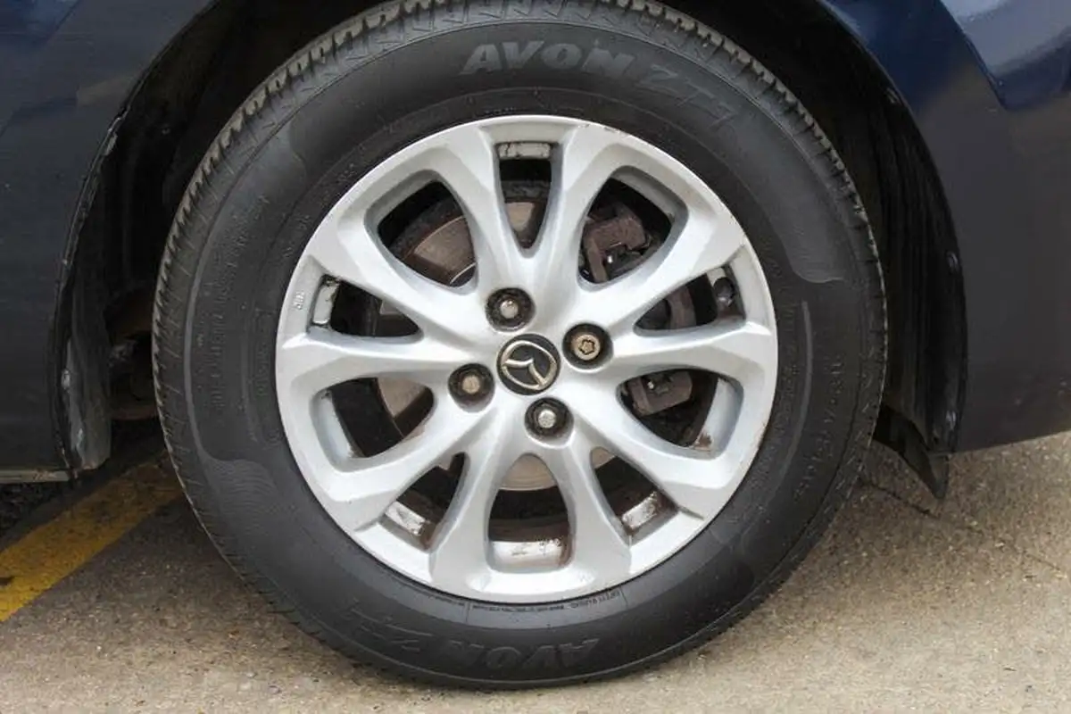 2016-mazda-mazda2-15-se-l-75ps-big-12