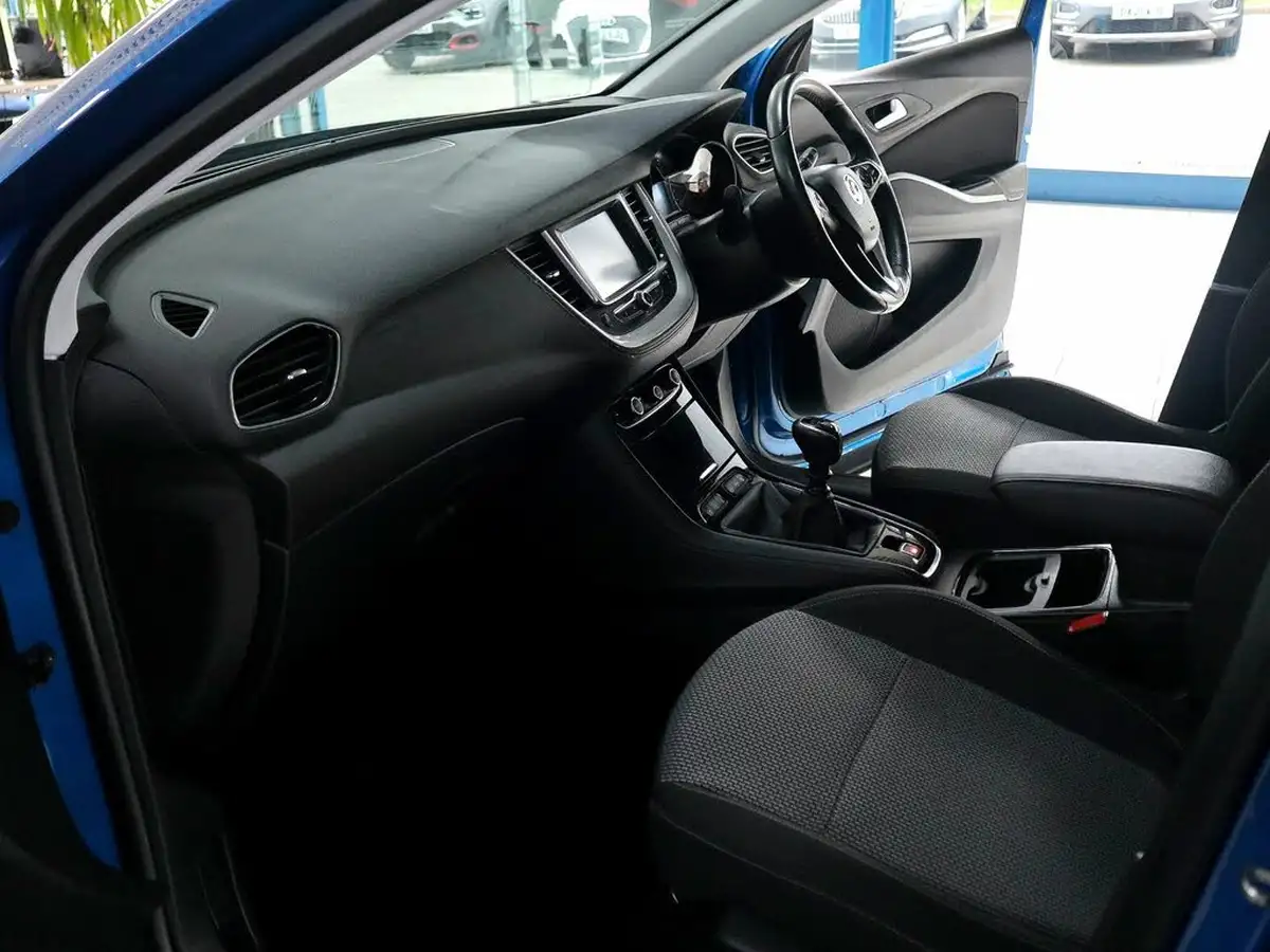 2018-vauxhall-grandland-x-12-se-130ps-big-3