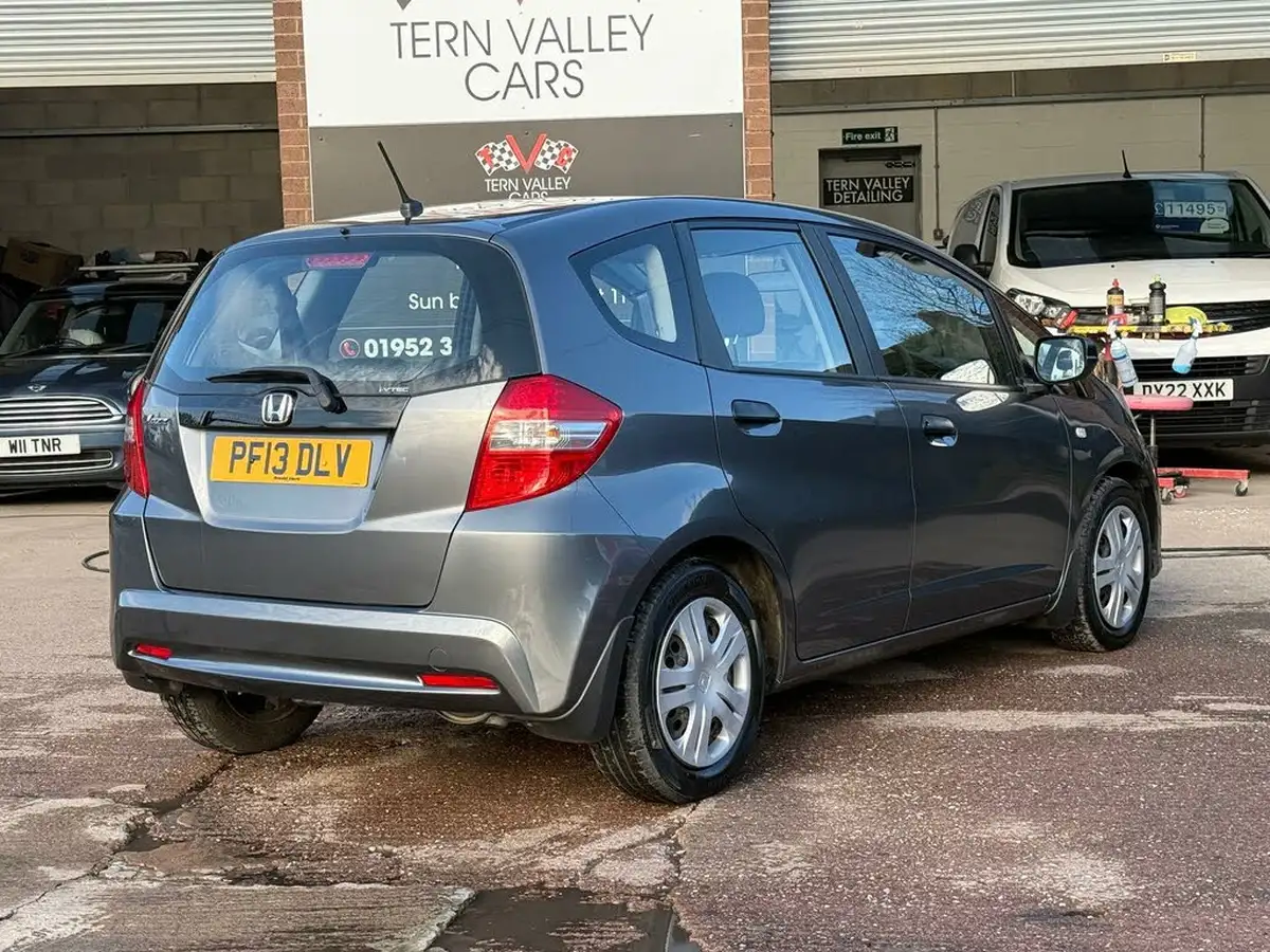 2013-honda-jazz-12-s-big-36