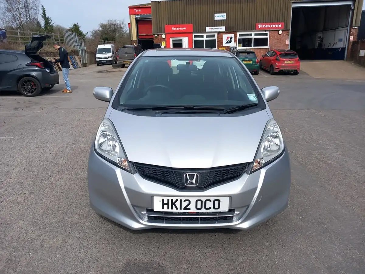 2012-honda-jazz-14-es-big-1