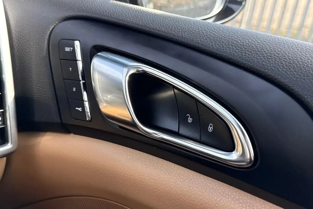 2015-porsche-cayenne-42td-s-big-37
