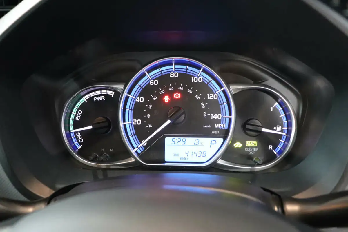 2015-toyota-yaris-15-vvt-i-sport-hybrid-big-36