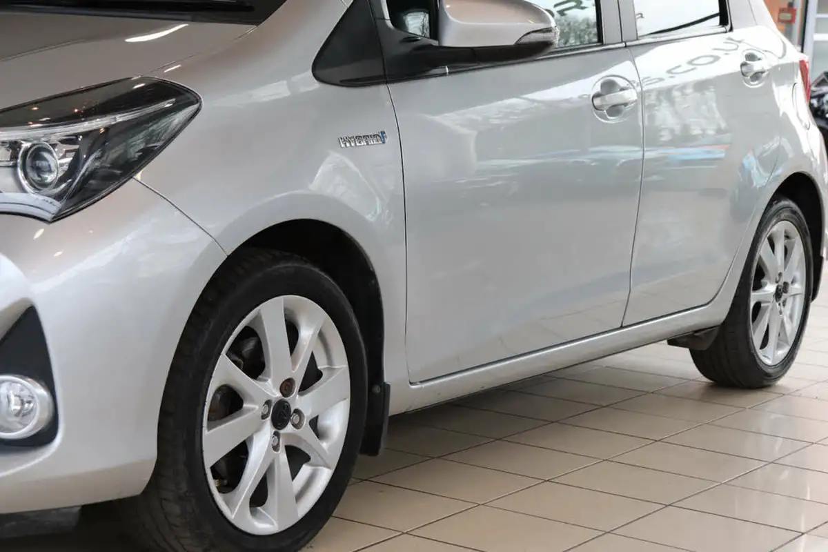 2015-toyota-yaris-15-vvt-i-sport-hybrid-big-62