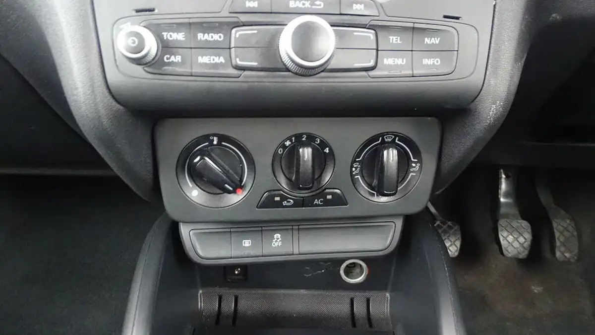 2012-audi-a1-16td-se-hatchback-3d-big-24