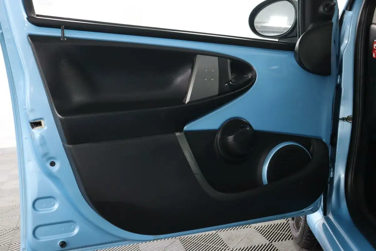 2013-toyota-aygo-10-move-style-5d-big-41