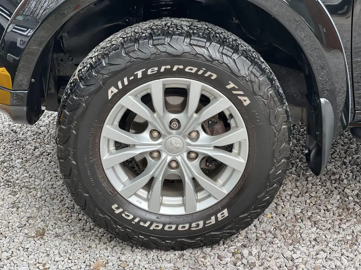 2014-mitsubishi-l200-25td-barbarian-auto-big-42