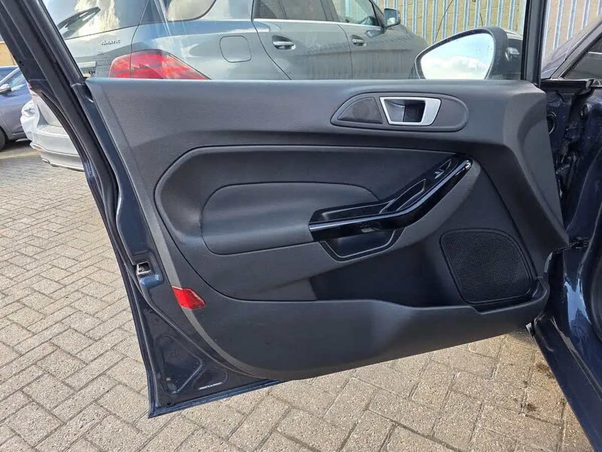 2014-ford-fiesta-10-zetec-100ps-ecoboost-ss-5d-big-25