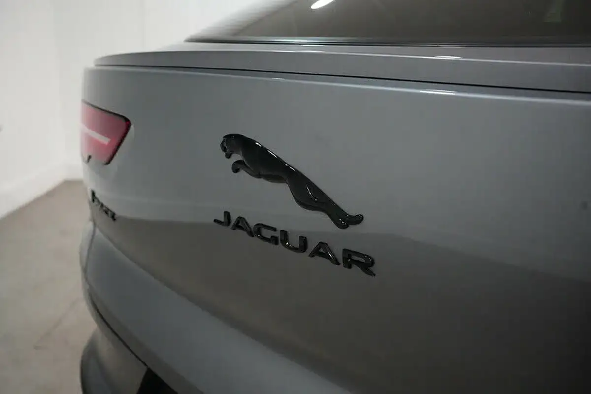 2021-jaguar-i-pace-ev400-black-big-13