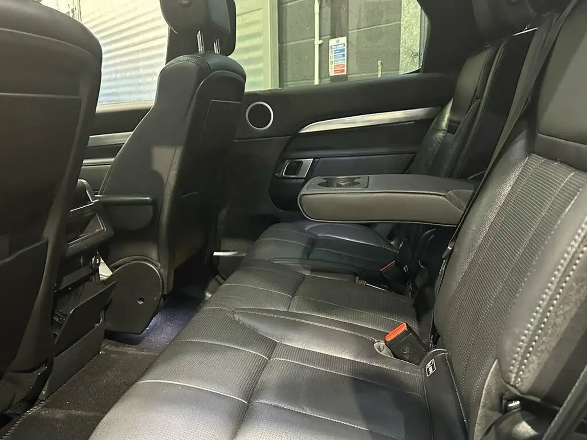 2020-land-rover-discovery-30-sd6-landmark-big-27