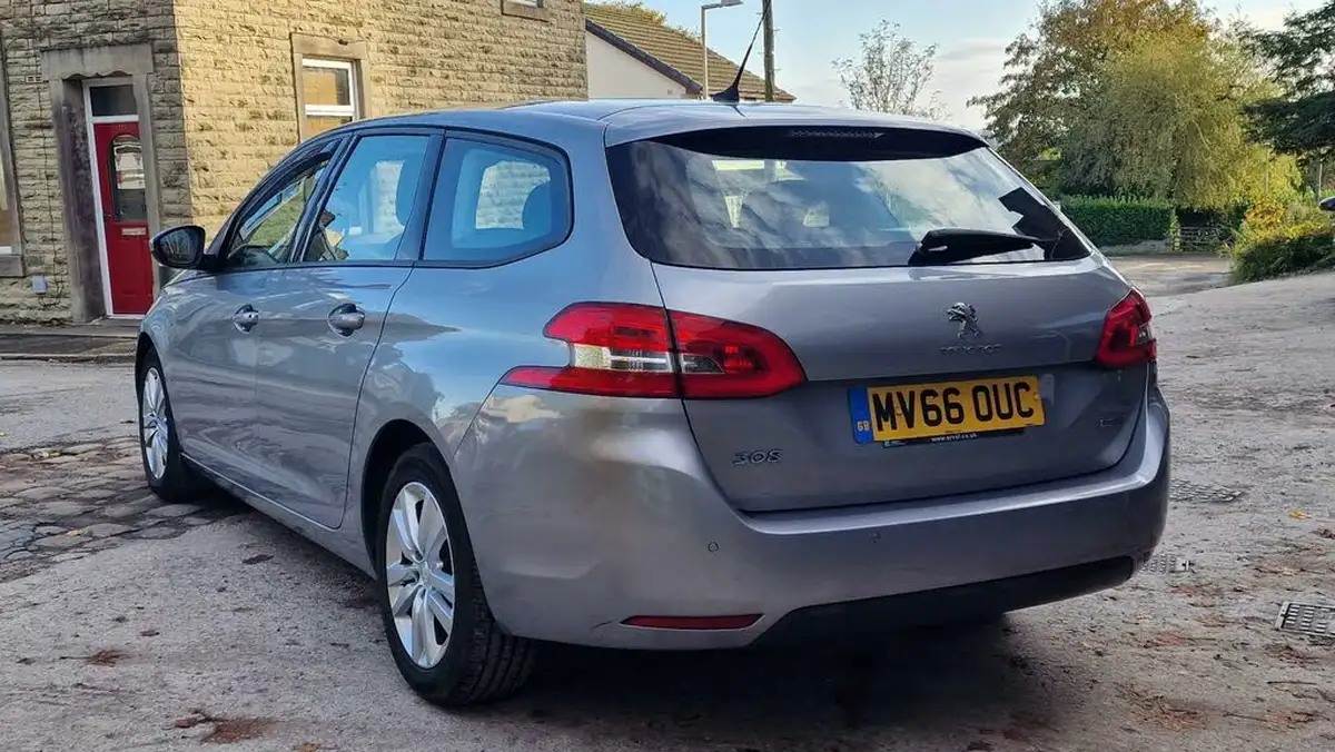 2016-peugeot-308-sw-16bluehdi-active-120bhp-eat6-big-6