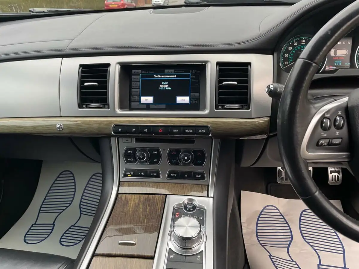 2014-jaguar-xf-22td-premium-luxury-200ps-sportbrake-5d-big-25
