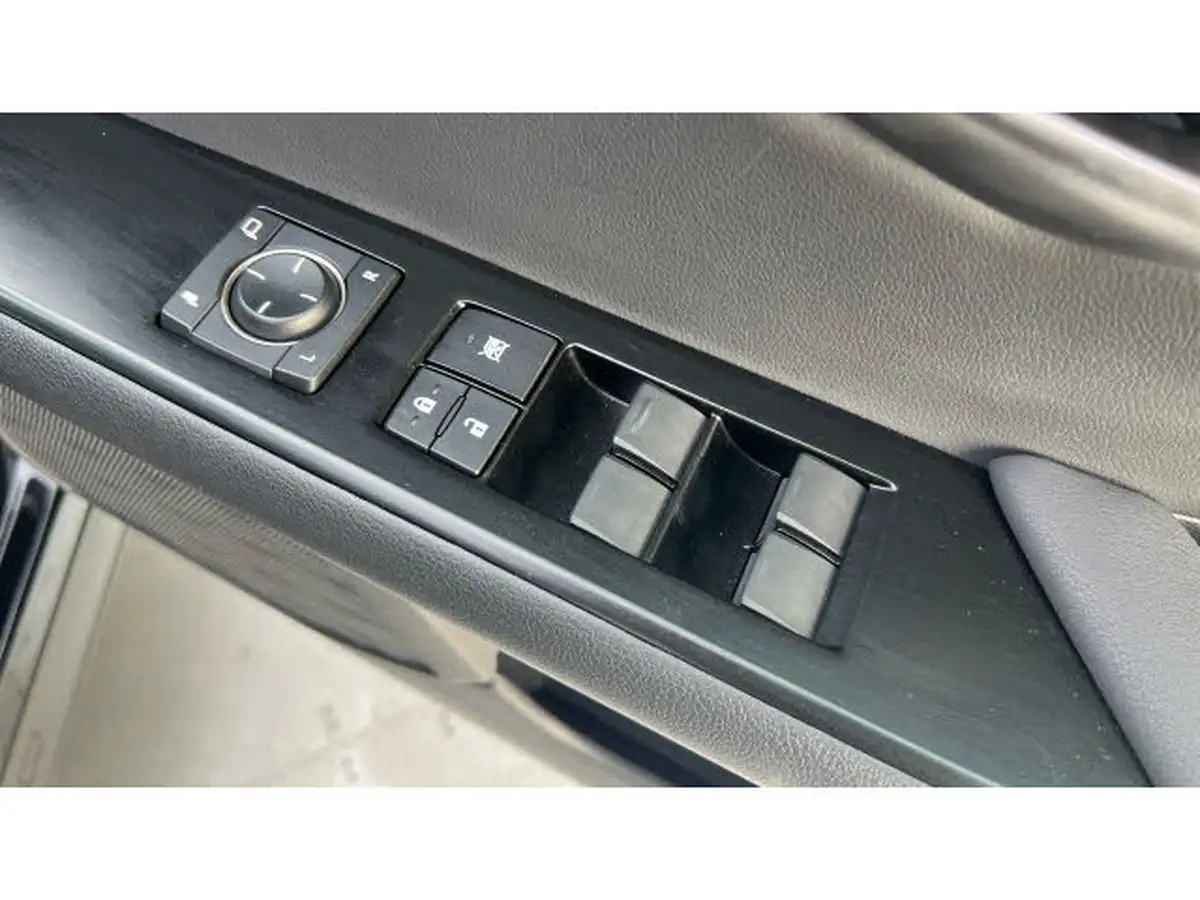 2021-lexus-ux-300e-e-ux-big-36