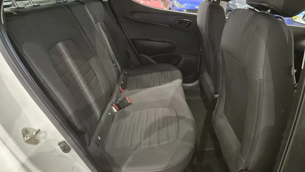 2021-hyundai-i10-12-se-connect-big-36