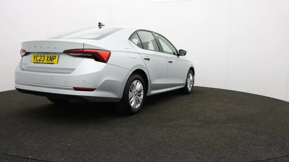 2023-skoda-octavia-10-tsi-se-110ps-hatchback-big-6