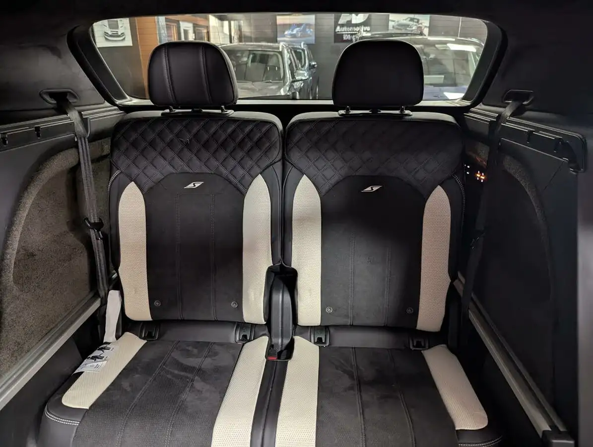 2022-bentley-bentayga-40-v8-big-15