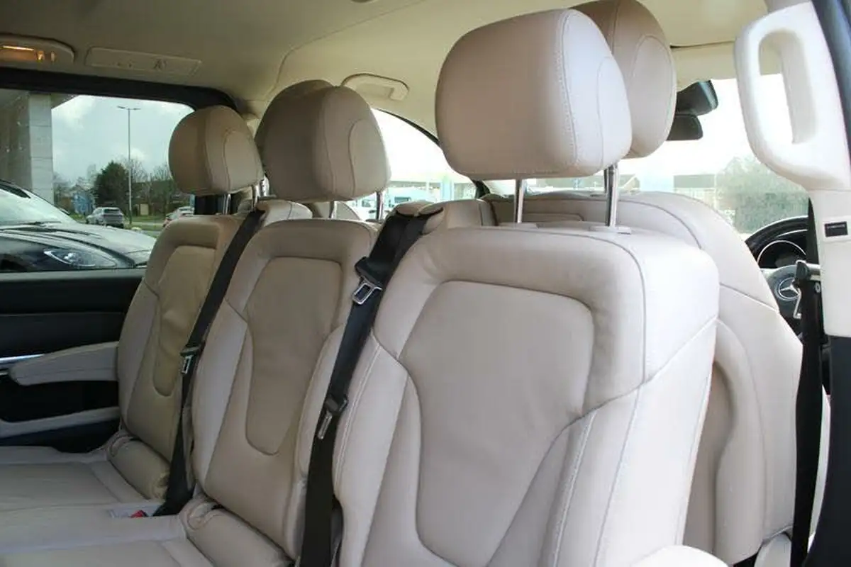 2019-mercedes-benz-v-class-20d-v220d-amg-line-extra-long-big-22