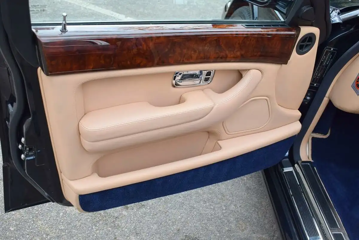 2000-bentley-arnage-68-red-label-big-18