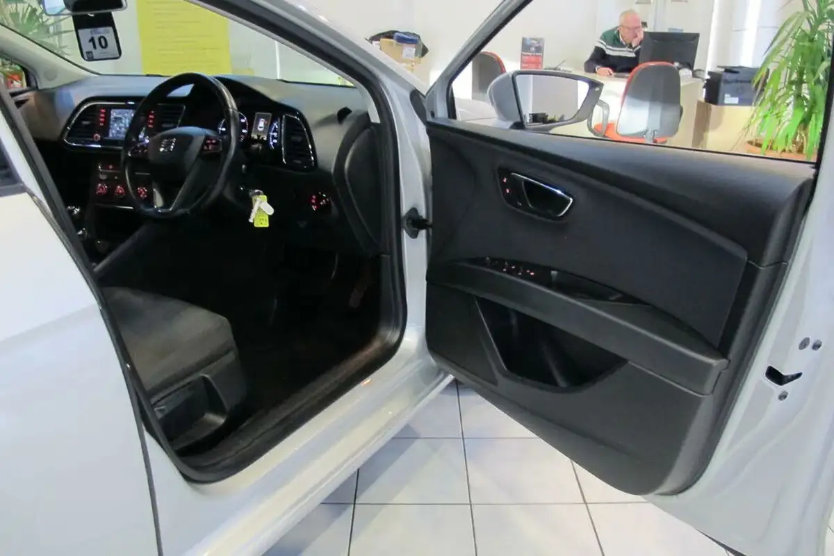 2015-seat-leon-16tdi-se-tech-pack-110ps-hatchback-5d-big-20
