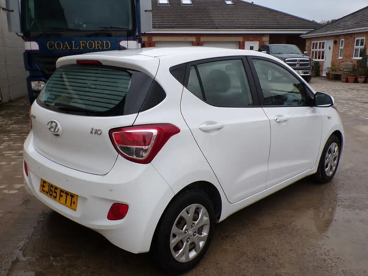 2015-hyundai-i10-10-blue-drive-se-isg-big-8