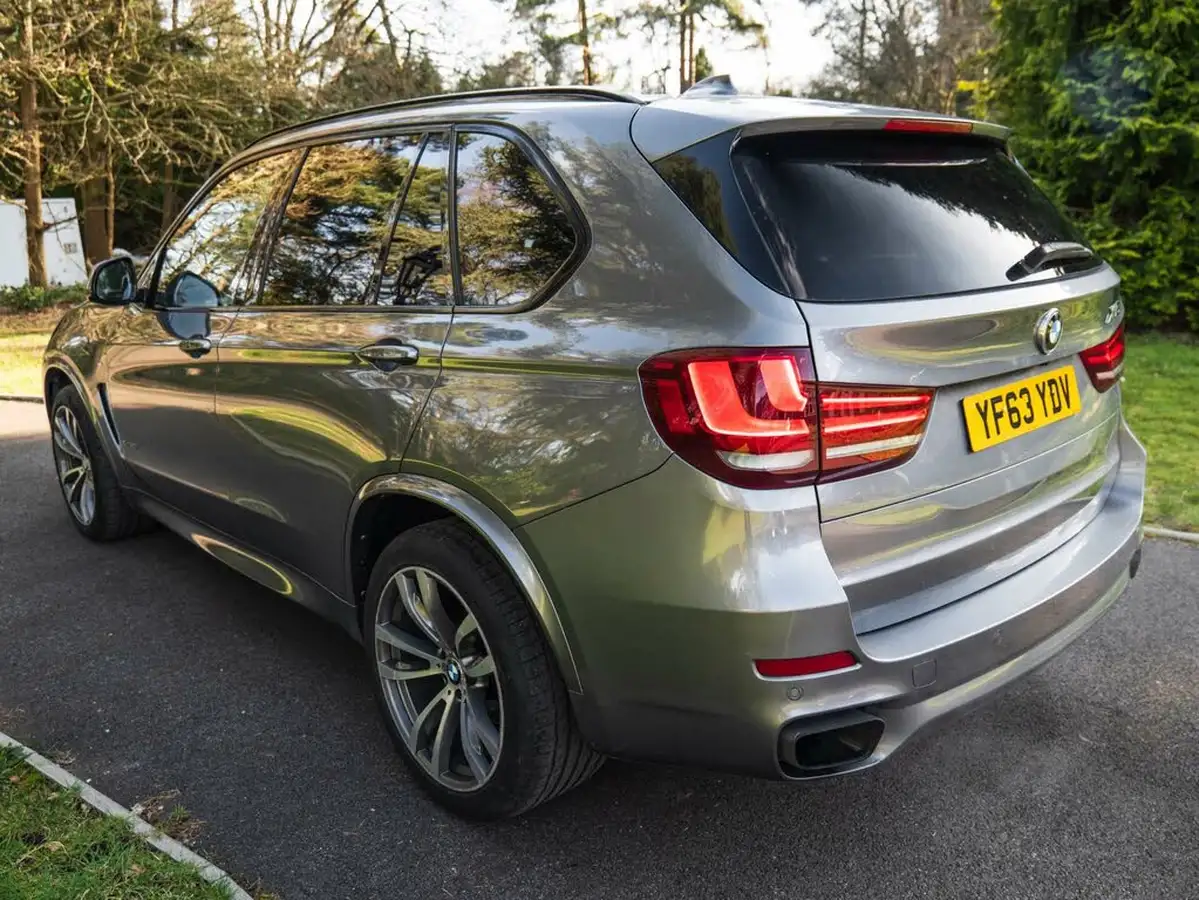 2013-bmw-x5-44-xdrive50i-m-sport-449bhp-big-3