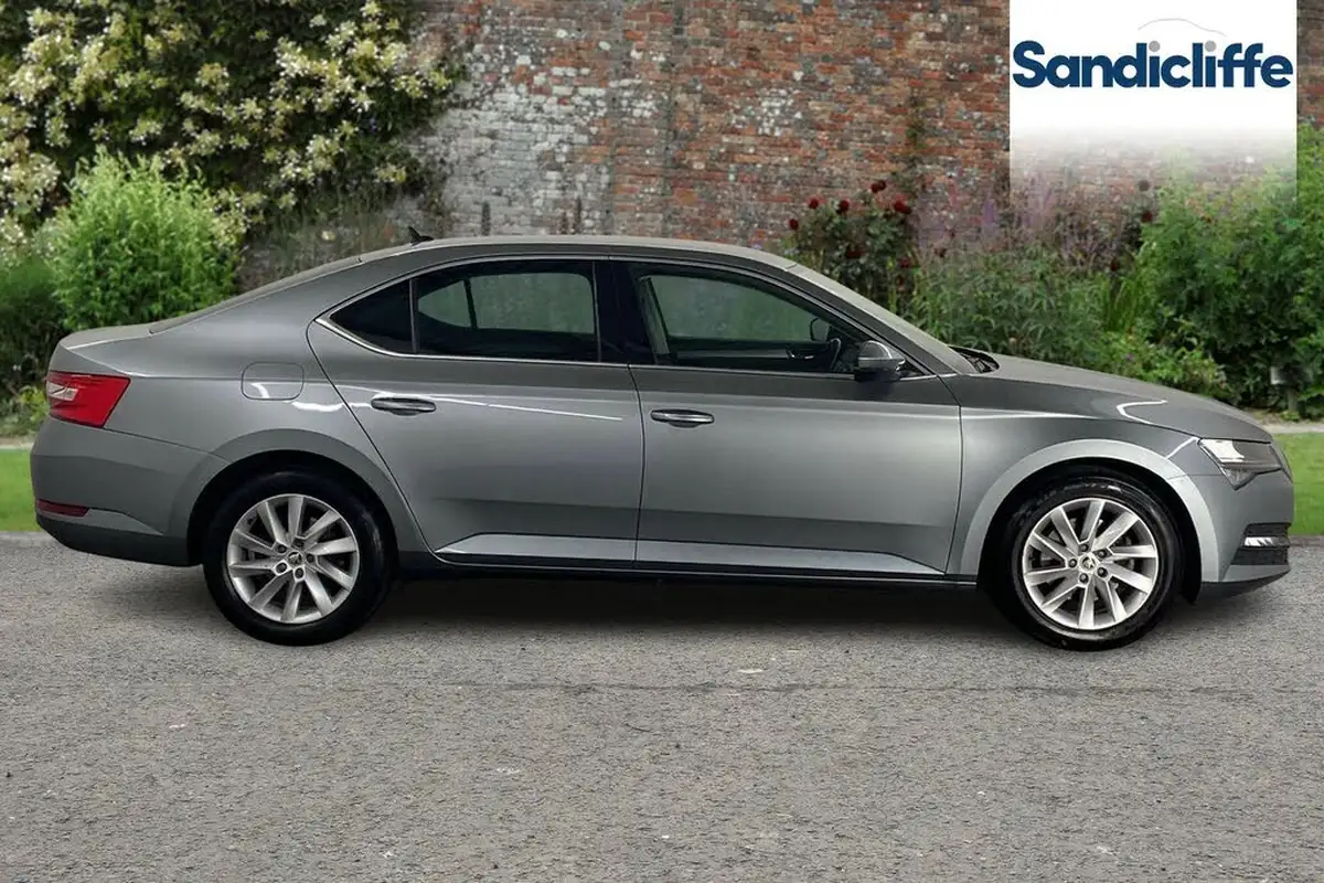2020-skoda-superb-15-tsi-se-technology-hatchback-big-2