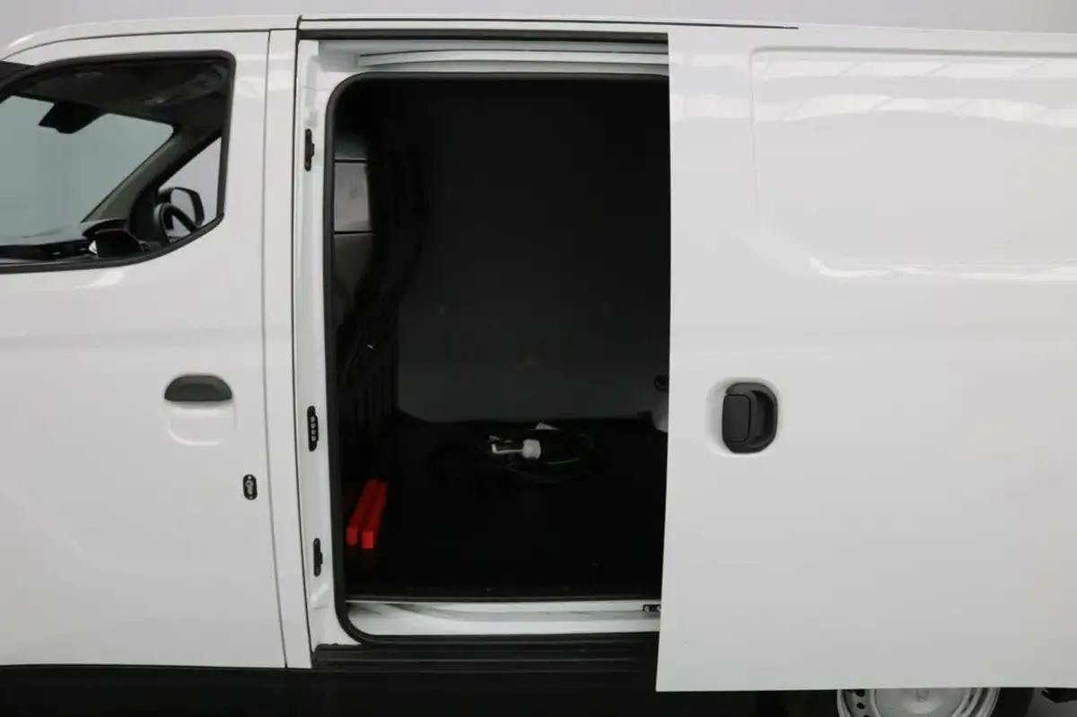 2021-maxus-e-deliver-3-e-l1h1-35kwh-big-10