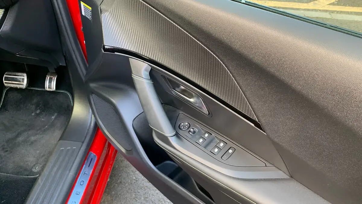 2022-peugeot-2008-suv-e-gt-premium-big-21