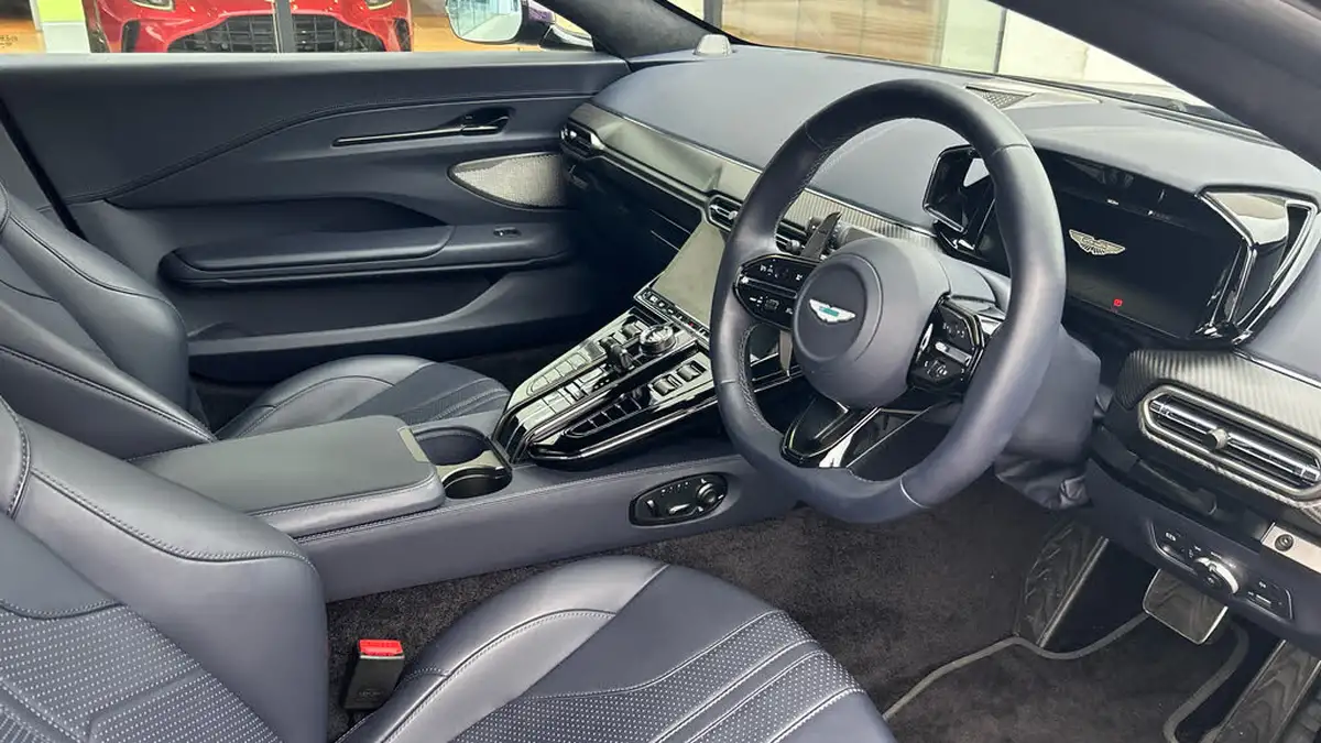 2024-aston-martin-vantage-big-2