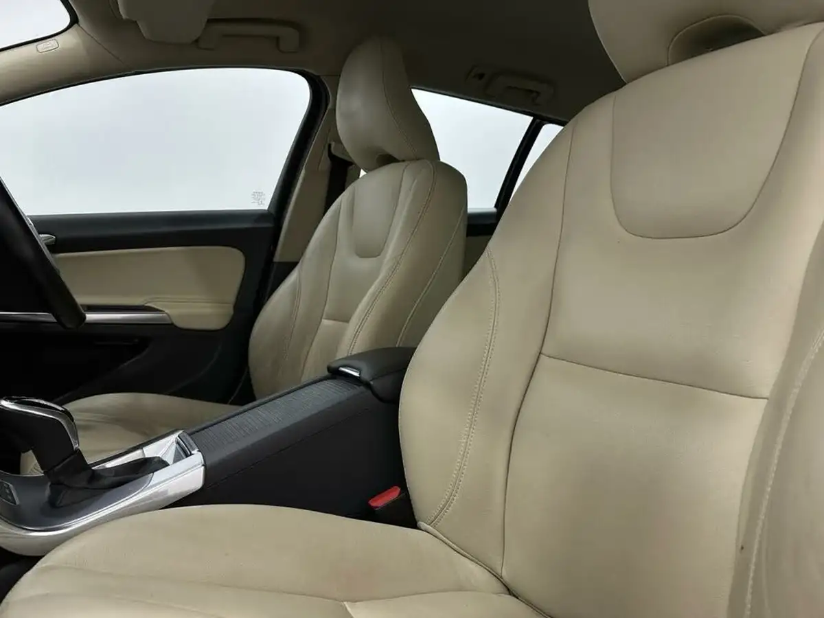 2017-volvo-v60-24td-d6-se-lux-big-34