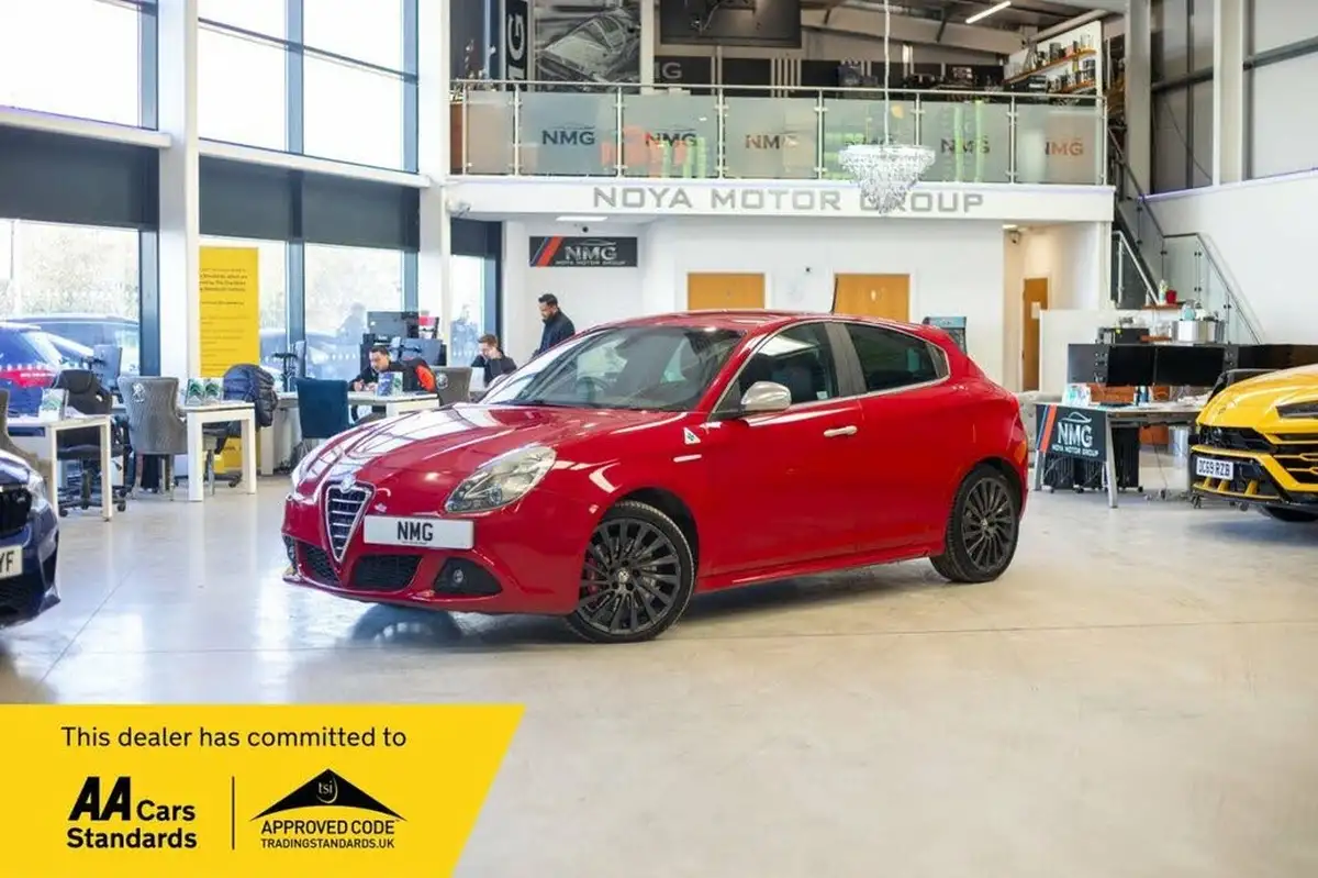 2013-alfa-romeo-giulietta-18-1750-tbi-cloverleaf-big-0