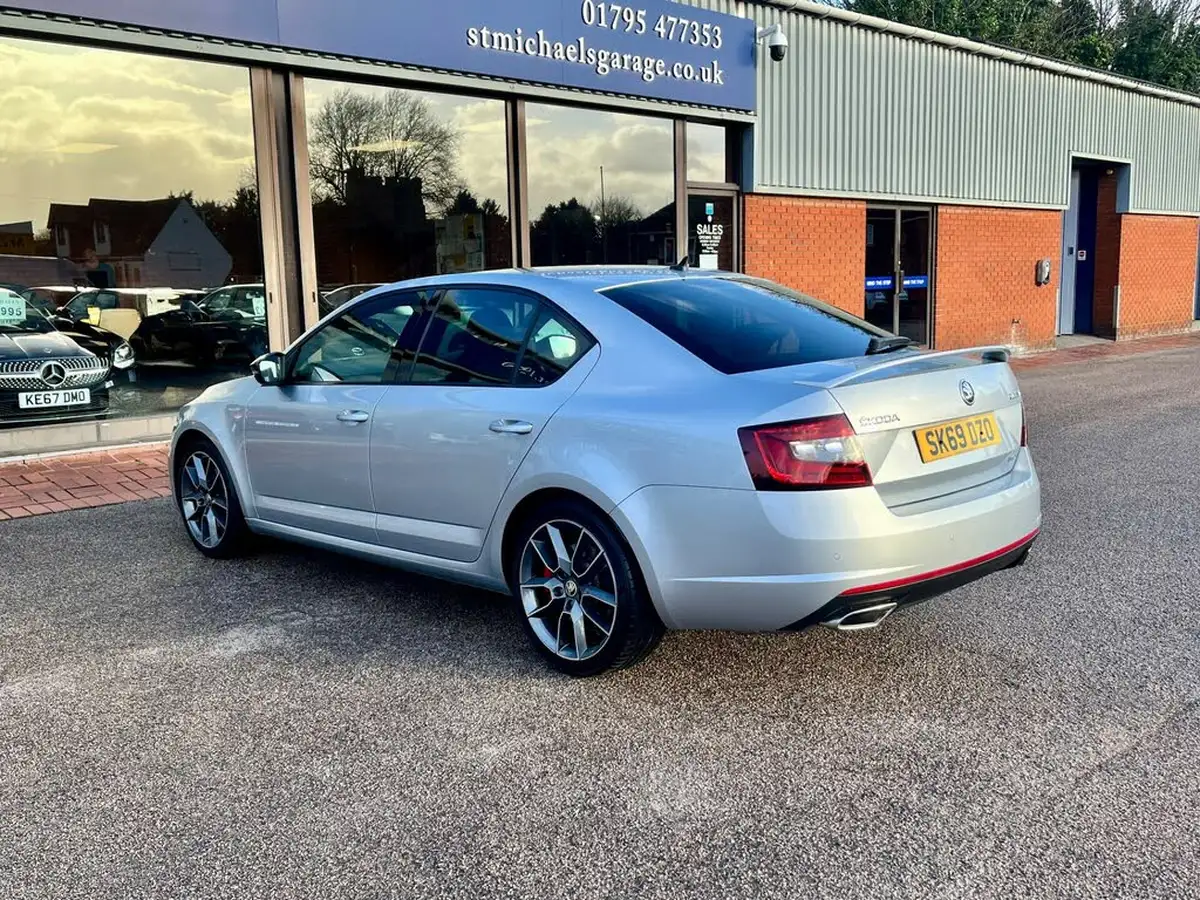 2019-skoda-octavia-20-tsi-vrs-hatchback-big-8