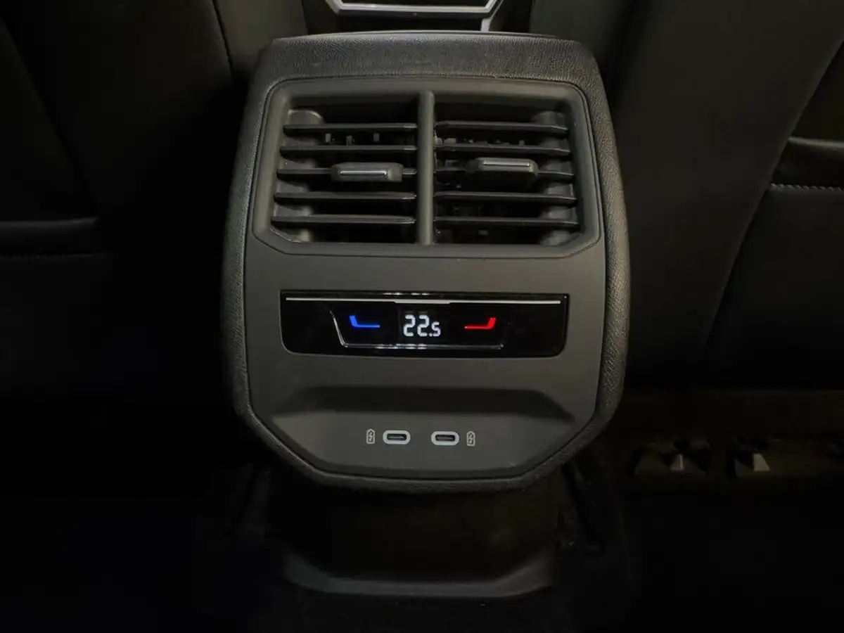 2021-seat-leon-14-e-hybrid-fr-hatchback-big-17