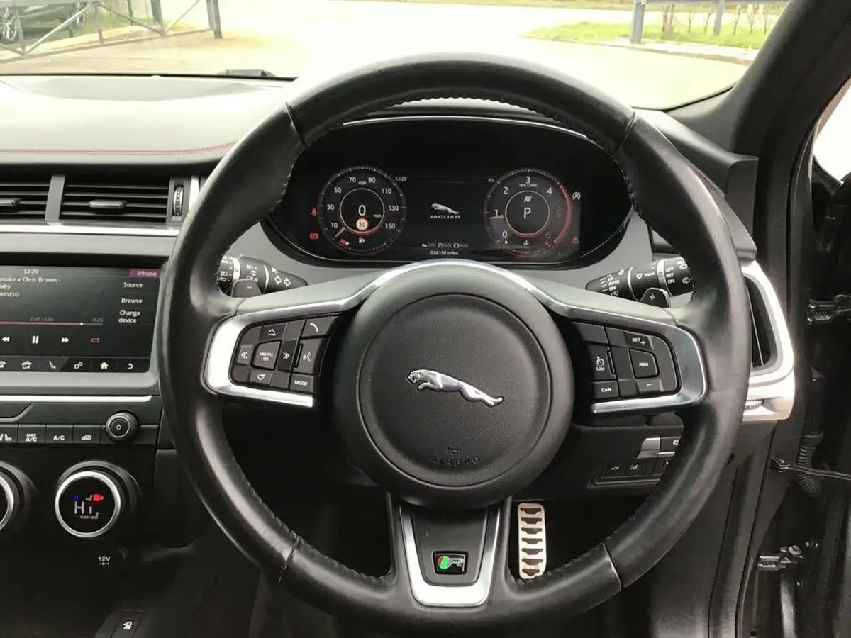 2019-jaguar-e-pace-20-i4d-chequered-flag-150ps-big-14