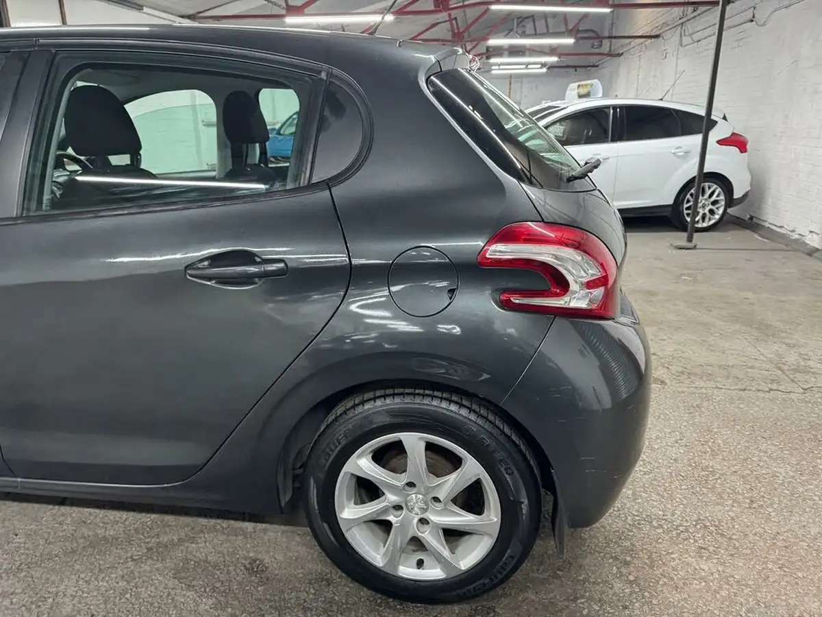 2013-peugeot-208-12-active-5d-big-38