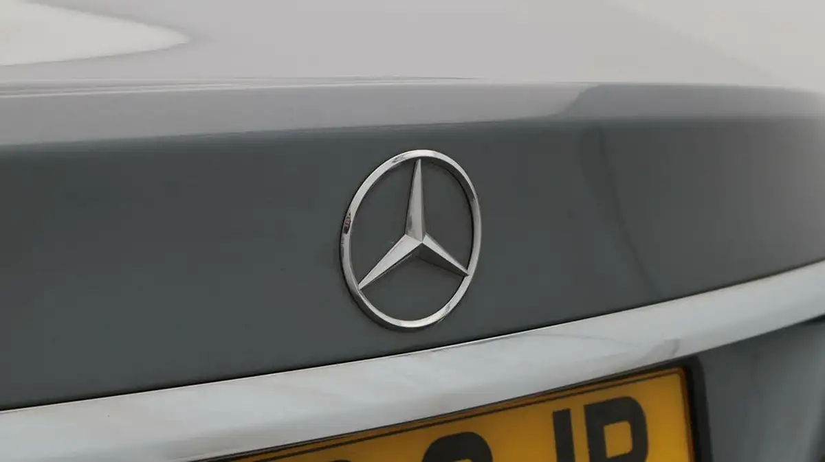 2020-mercedes-benz-c-class-20d-c300d-amg-line-edition-244ps-premium-saloon-4d-big-21