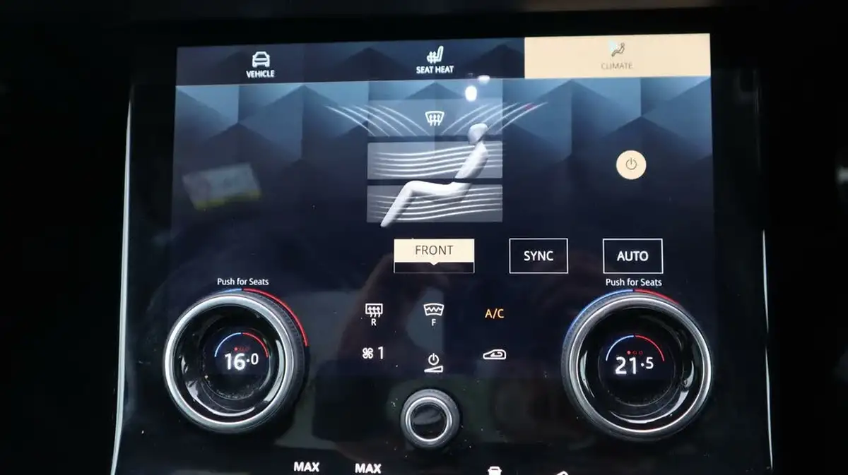 2022-land-rover-range-rover-evoque-15-p300e-autobiography-big-12