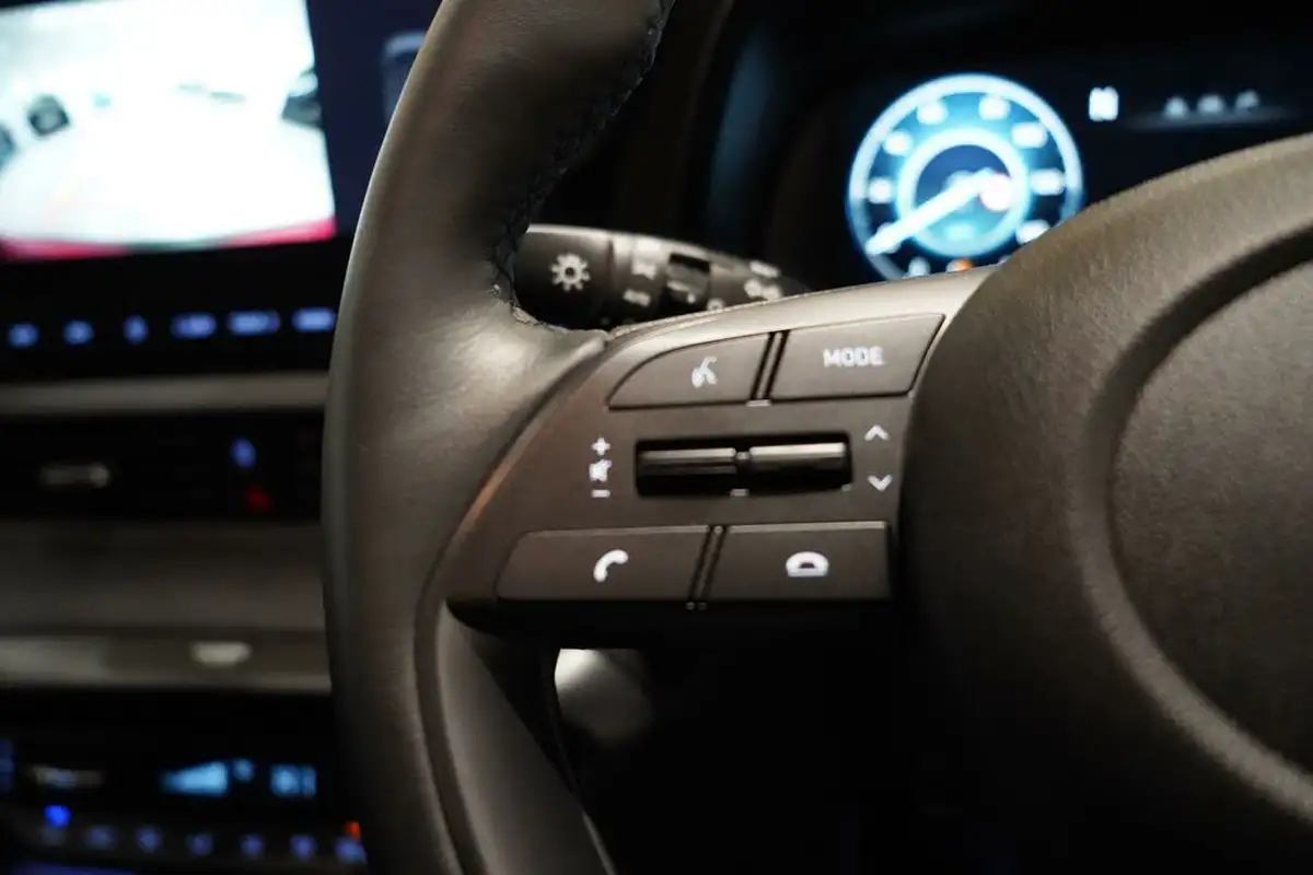 2024-hyundai-bayon-10-t-gdi-premium-100ps-48-volt-mhev-big-17