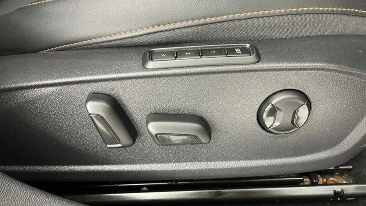 2021-cupra-formentor-14-e-hybrid-vz2-big-19