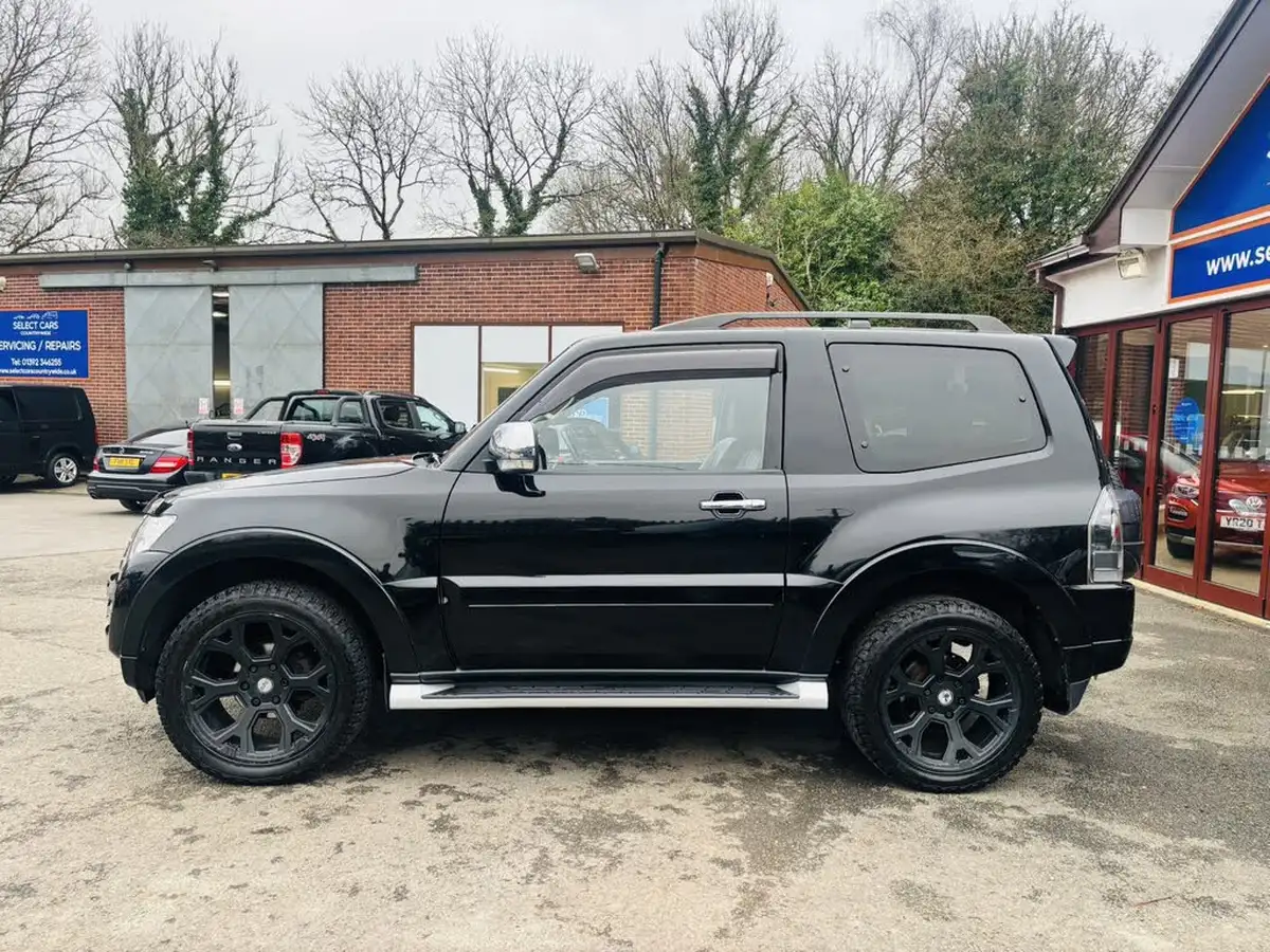 2018-mitsubishi-shogun-32td-warrior-187bhp-4x4-station-wagon-3d-auto-big-3